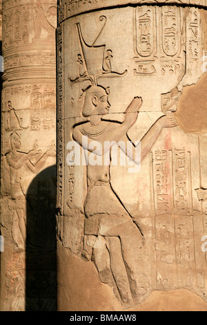 Eine gut erhaltene Fries im Tempel von Kom Ombo (180-47 v. Chr.) in Upper-Egypt Stockfoto