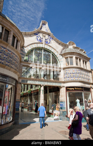 Art Nouveau Royal arcade Einkaufspassage in der Innenstadt von Norwich. Stockfoto