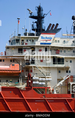 Teil des Öl-Rig Unterstützung Schiff festgemacht an Leith Docks, Edinburgh, Schottland. Stockfoto