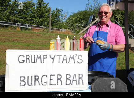 Mürrisch Tam Hamburger Stand auf Clarkston Open-Air-Markt, Glasgow, Schottland, Großbritannien Stockfoto