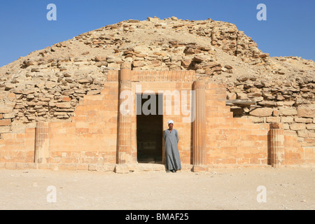 Eingang zum Haus im Süden an die Djoser-Stufenpyramide in Sakkara, Ägypten komplexer Stockfoto