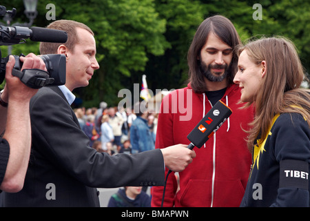 Judith Holofernes und Pola Roy - Wir Sind Helden - beim Besuch des Dalai Lama, Berlin, Deutschland, Europa Stockfoto