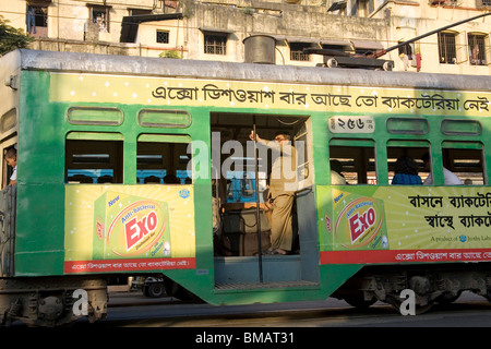 Straßenbahn auf alte Weise pendeln Service; Calcutta jetzt Kolkata; Westbengalen; Indien Stockfoto