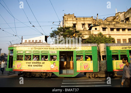 Straßenbahn auf alte Weise pendeln Service; Calcutta jetzt Kolkata; Westbengalen; Indien Stockfoto