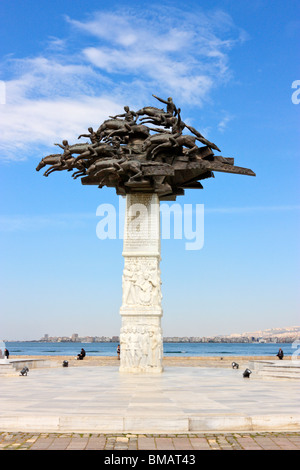 Skulptur von Reitern im Kordon Promenade, Izmir Stockfoto