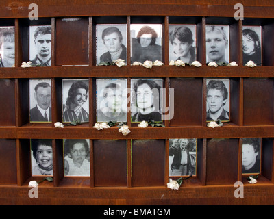 Fenster des Gedenkens an neue Gedenkstätte Berliner Mauer in der Bernauer Straße in Berlin Deutschland Stockfoto