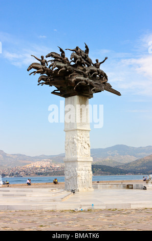 Skulptur von Reitern im Kordon Promenade, Izmir Stockfoto