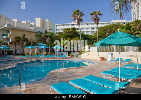 Der Poolbereich des Caribe Hilton Resort in San Juan, Puerto Rico, Karibik, West Indies. Stockfoto