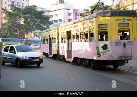 Straßenbahn auf alte Weise pendeln Service; Calcutta jetzt Kolkata; Westbengalen; Indien Stockfoto