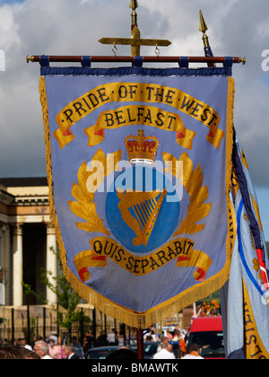 Orangefest, 12. Juli 2009 Orange Parade durch das Zentrum von Belfast. Nur eines der vielen Paraden in Nordirland. Stockfoto