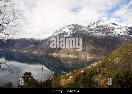 Schneebedeckte Berge, Eidfjord, Norwegen, norwegische Fjorde, Skandinavien, Europa Stockfoto