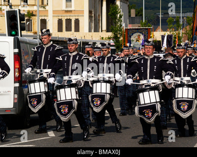 Orangefest, 12. Juli 2009 Orange Parade durch das Zentrum von Belfast. Nur eines der vielen Paraden in Nordirland. Stockfoto