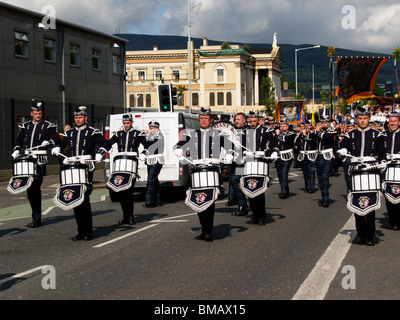 Orangefest, 12. Juli 2009 Orange Parade durch das Zentrum von Belfast. Nur eines der vielen Paraden in Nordirland. Stockfoto