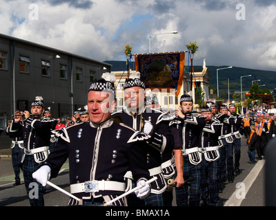 Orangefest, 12. Juli 2009 Orange Parade durch das Zentrum von Belfast. Nur eines der vielen Paraden in Nordirland. Stockfoto