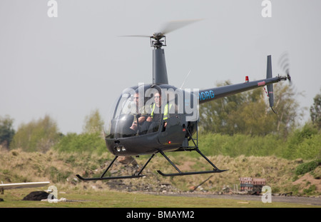 Robinson R22 Beta G-IORG Massenermittlung aus Sandtoft Flugplatz Stockfoto