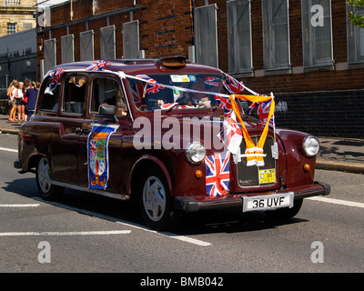 Orangefest, 12. Juli 2009 Orange Parade durch das Zentrum von Belfast. Nur eines der vielen Paraden in Nordirland. Stockfoto