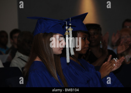 Home Schooled High-School-Absolventen sind in ihrer Kirche die feste Felsenkirche in Riverdale Park, Md geehrt Stockfoto