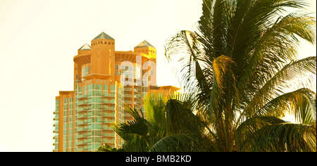 Luxus 44 Geschichte Portofino Turm Eigentumswohnungen in South Beach, Miami Beach, Florida, USA Stockfoto