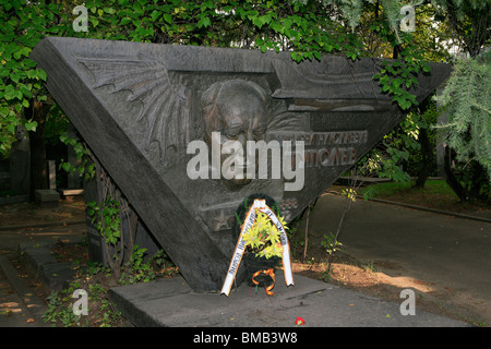 Das Grab des bahnbrechenden sowjetischer Flugzeugkonstrukteur Andrei Tupolev auf Nowodewitschi-Friedhof in Moskau, Russland Stockfoto