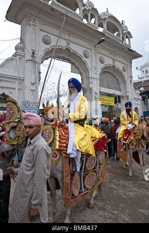 Sikhs Prozession. Der Goldene Tempel. Amritsar. Indien Stockfoto