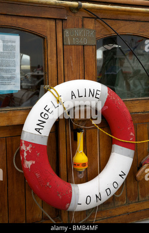 Die Brücke von Angele Aline eine der ursprünglichen kleinen Boote, die an der Evakuierung von Dünkirchen beteiligt zeigt Messingplakette Stockfoto