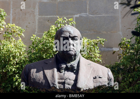 Eine Büste von Sir Winston Churchill in der "Upper Barracca Gardens" Valletta Malta Stockfoto