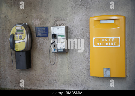 Straße Telefon und Mail-Box, Vatikan, Rom, Italien Stockfoto