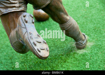Nahaufnahme des Fußball-Statue zu Ehren World Cup Orlando 1994 in der Innenstadt von Orlando, Florida, Vereinigte Staaten Stockfoto