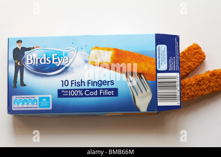 Packung geöffnet Birds Eye Fischstäbchen mit Inhalt - Birds Fischstäbchen mit 100% Kabeljaufilet gemacht Stockfoto