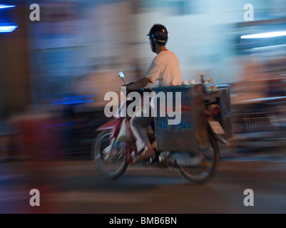 Motorrad Lieferungen, Ho Chi Min Stadt, Saigon, Hoi An Vietnam Stockfoto
