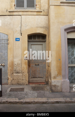 Altfranzösisch Tür in Marseille, Hausnummer 38 Stockfoto