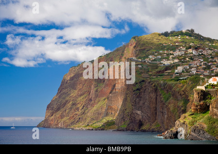 Cabo Girao, (580m) gehört zu den weltweit höchsten Klippen an der Südküste der Insel Madeira, Portugal, EU, Europa Stockfoto