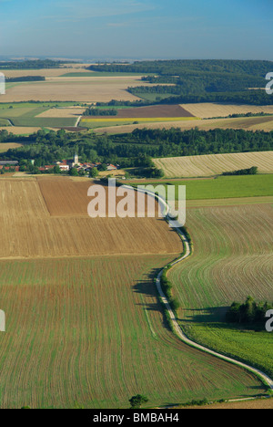 Luftaufnahme des Ranzieres Dorf im Sommer. Maas, Lothringen, Frankreich Stockfoto