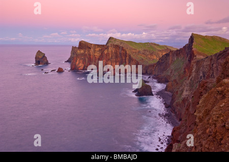 Sonnenuntergang an der östlichsten Spitze der Insel Madeira, Ponta de Sao Lourenco, Madeira, Portugal, EU, Europa Stockfoto