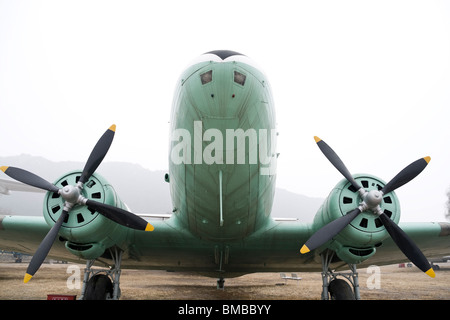 Vintage Turboprop Flugzeug geparkt im museum Stockfoto