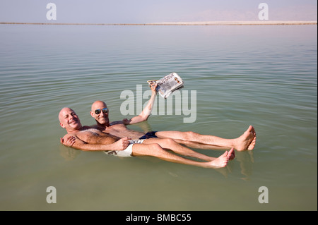 Schwimmer im Toten Meer Stockfoto