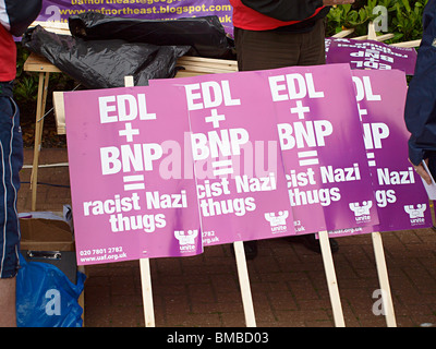 Unite gegen Faschismus (UAF) demonstriert gegen English Defence League (EDL) und British National Party in Newcastle Upon Tyne Stockfoto