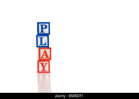Bunte Kinder-Blöcke Rechtschreibung spielen Stockfoto