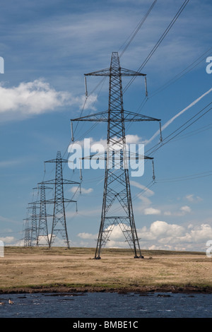 Verteilung der Strommasten Stockfoto