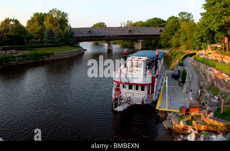 Frankenmuth ist Holz Brucke oder überdachte Brücke über den Cass River Stockfoto