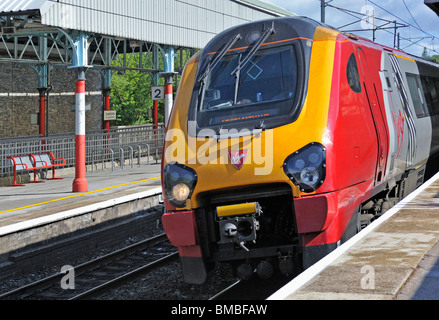 Jungfrau Bahnen Klasse 221 SuperVoyager nähert sich Oxenholme Station, Cumbria, England, Vereinigtes Königreich, Europa. Stockfoto