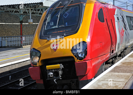 Jungfrau Bahnen Klasse 221 SuperVoyager nähert sich Oxenholme Station, Cumbria, England, Vereinigtes Königreich, Europa. Stockfoto