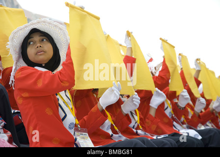 Eine Gruppe von jungen Künstlern während der Proben für den nationalen Feierlichkeiten, Kuala Lumpur, Malaysia Stockfoto