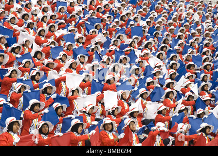 Eine Gruppe von jungen Künstlern während der Proben für den nationalen Feierlichkeiten, Kuala Lumpur, Malaysia Stockfoto