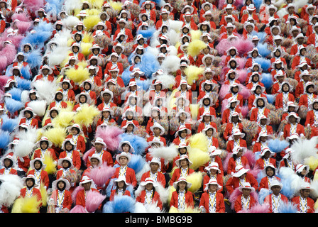 Eine Gruppe von jungen Künstlern während der Proben für den nationalen Feierlichkeiten, Kuala Lumpur, Malaysia Stockfoto