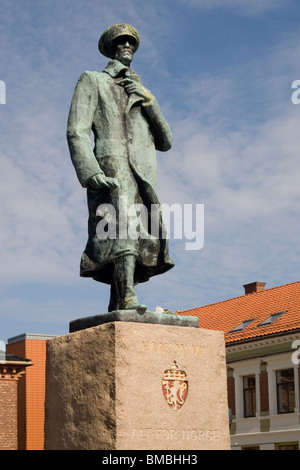 Norwegen Kristiansand Sørlandet Torget, König Håkon VII statue Stockfoto