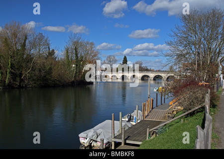 Maidenhead Brücke über die Themse, Berkshire, England. Diese Brücke führt die Hauptstraße A4. Stockfoto