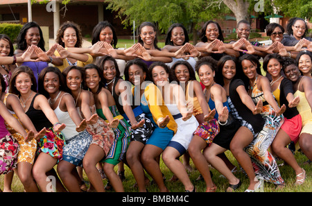 Studenten auf Graduation Day Tallahassee, Florida. Delta Sigma Theta Sorority posieren für Gruppenfotos. Stockfoto