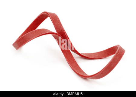 Red Rubber Band mit weißem Hintergrund Stockfoto