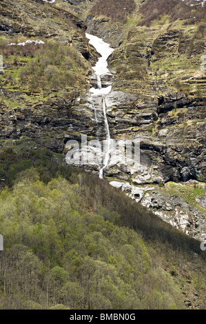 Bestandteil der Run-off Wasserfall aus dem Vetlebreen-Gletscher im Nationalpark Jostedalsbreen Fjærland Norwegen Stockfoto